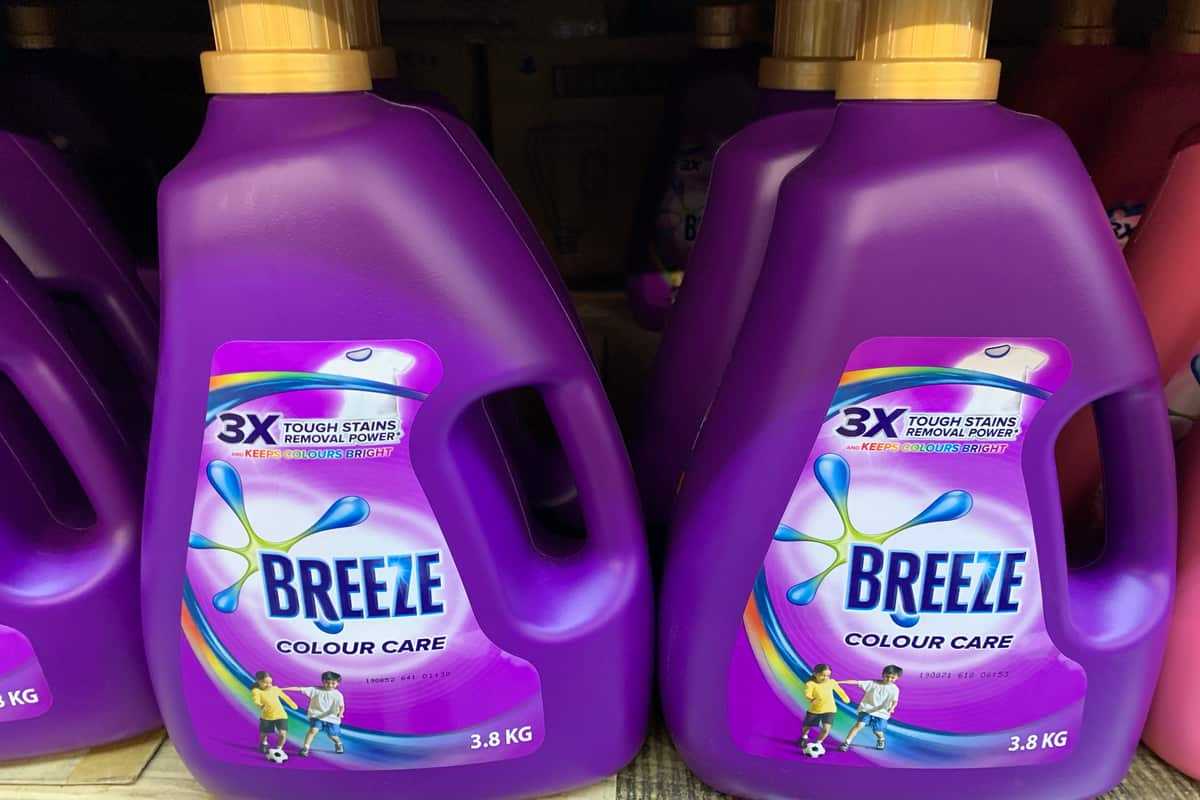  Breeze Detergent Powder; Using Less Water Removing Dirt Bacteria Stains 